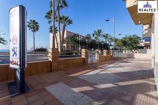 Lloguer Local Comercial a Aguadulce Norte. Gran local comercial en alquiler en aguadulce