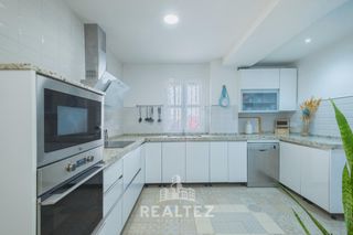 Casa en Centro. Vivienda de 241 m2 con m�ltiples posibilidades  zona madre de di