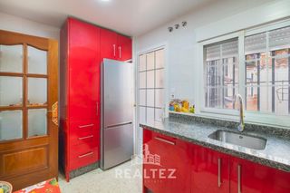 Pis a Centro-Calzada-Cabo Noval. Amplio piso con patio y garaje a 5 minutos de bajo guía , sanlúc