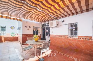 Pis en Centro-Calzada-Cabo Noval. Amplio piso con patio y garaje a 5 minutos de bajo gu�a , sanl�c