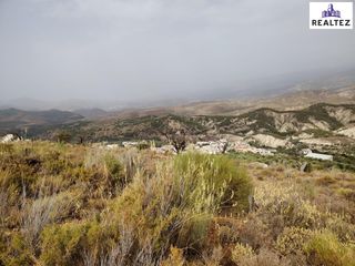 Landgut in Alcolea. Terreno rústico en venta en alcolea  17.000 m2 delante del puebl