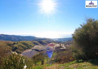 Terreny residencial en Francisco ayala 4. Solar urbano a la venta en albond�n