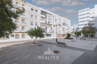Pis a Santiago - Coronación. Piso con ascensor en los naranjos. ideal para vivir o invertir