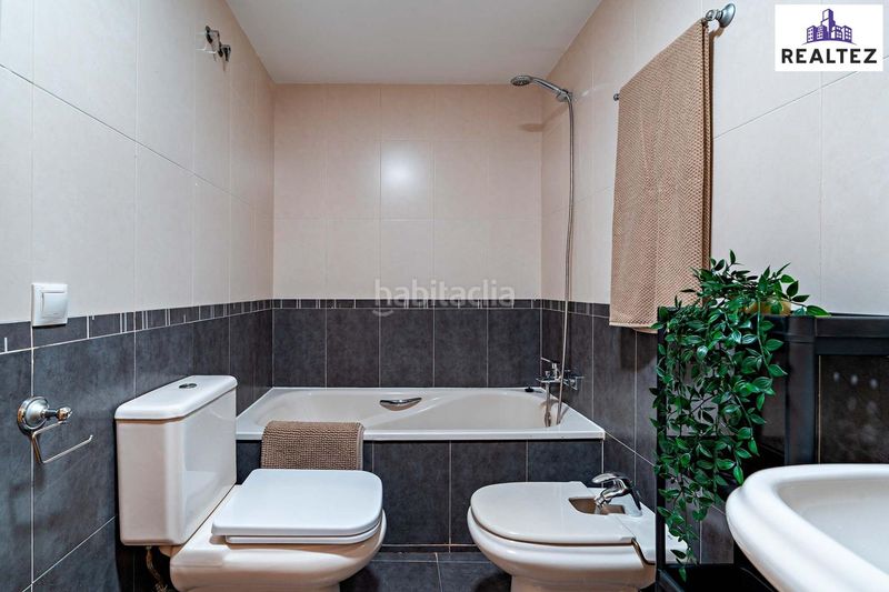 Foto ec2b6578-64d2-4342-98eb-a40f1e23759b. Pis amb aparcament piscina a Aguadulce Norte Roquetas de Mar