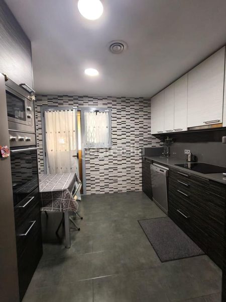 Foto 6ed5801a-e6dd-4a45-891d-50a5db49fe91. Dúplex amb aparcament a Riera Cornellà de Llobregat