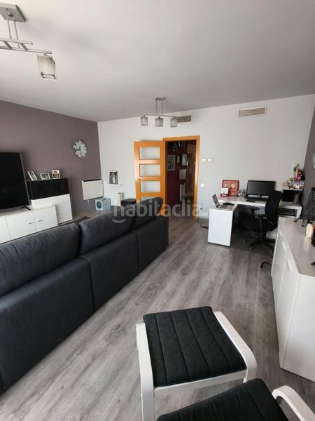 Foto f681ad13-39e7-456e-aa81-63d163c34ffc. Dúplex amb aparcament a Riera Cornellà de Llobregat