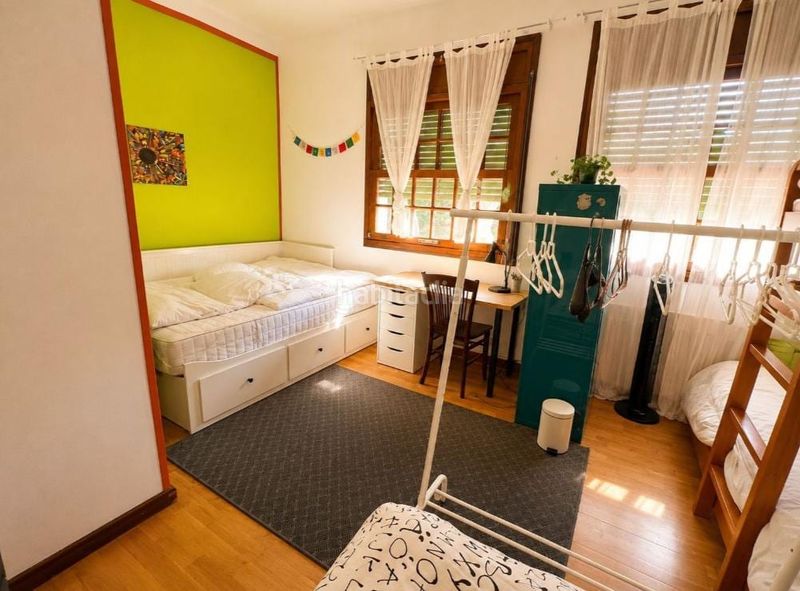 Foto f37af850-4bf9-4beb-9a25-57bb865298a8. Casa a Alella