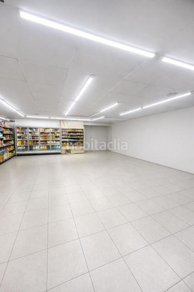 Foto af5f76e8-f32c-4490-819e-d08bd095668f. Local comercial a Dreta de l´Eixample Barcelona