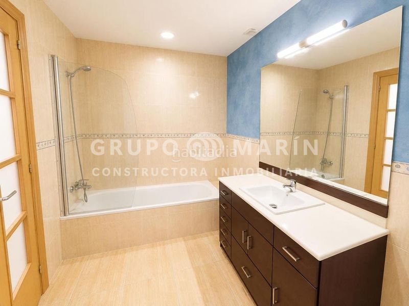 Foto 50ec69fa-6a0e-4c22-a149-d68429150c16. Casa amb calefacció a Casagemes Badalona
