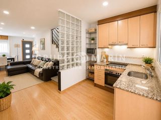 Casa  C/ llibertat. Presentamos magnífica casa chalet en badalona!