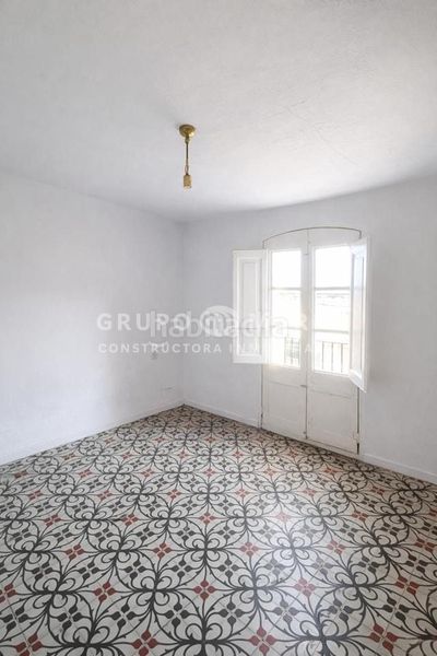 Foto 2fa8aa5d-1f36-4301-b909-57ee48fc53c3. Edifici a Sant Sadurní d´Anoia