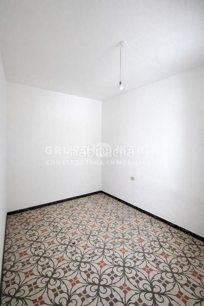 Foto bbe7f2af-84d1-4cd4-84c8-c48a9351379a. Edifici a Sant Sadurní d´Anoia