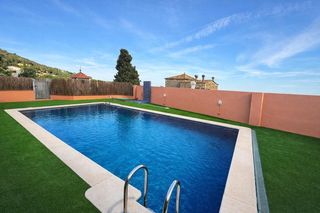 Casa  Carrer joan miró 7. Espectacular casa con vistas y piscina en premià de dalt!
