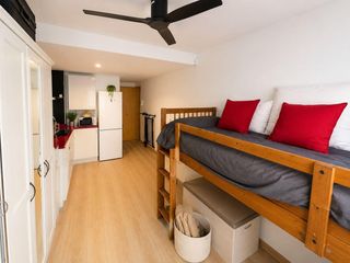Loft  Carrer moreto 42. Acogedor loft reformado con ascensor y mucha luz natural