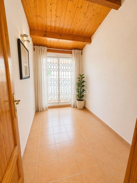 Foto fe2f8010-8f61-4eb8-8de8-c4b92443c4f9. Casa aparellada amb calefacció aparcament a Nucli Urbà Argentona