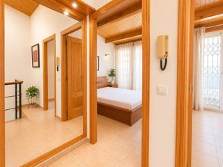 Casa bifamiliare  Carrer rosers. Acogedora casa reformada de dos plantas en una excelente zona de
