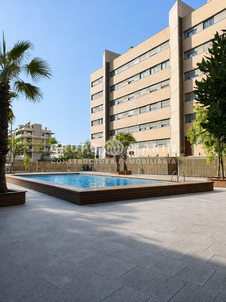 Foto eb0cce7c-5096-4799-a9d2-934ec41b0627. Pis amb calefacció aparcament piscina a Port Badalona