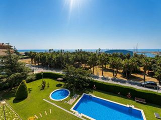 Dúplex  Carrer del cogoll. Exclusivo ático dúplex frente al port balís con vistas al mar