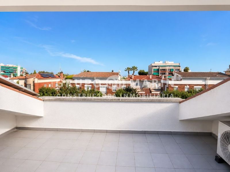 Foto 1a6997a0-e0b5-4370-994a-32377fd32e0d. Casa aparellada amb calefacció aparcament a Sector Est Premià de Mar