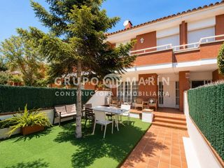 Towny house  Carrer de sant miquel. Casa con jardín y vistas al mar en premià de mar
