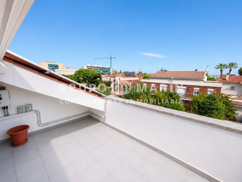 Foto c981b6d5-d77f-4665-bb23-d7b23eea7149. Casa aparellada amb calefacció aparcament a Sector Est Premià de Mar
