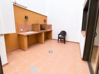 Casa  Carrer de santa gemma. Casa adosada de diseño con ascensor, terraza y licencia turístic