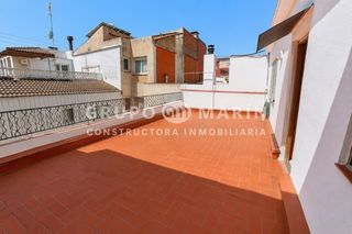 Casa aparellada  Carrer de montblanc. Casa con encanto y gran potencial comercial