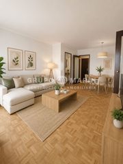 Etagenwohnung  Avenida xile. Magnífico piso de 102m situado en la avinguda de xile, en pleno
