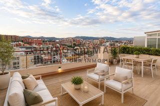 Dachwohnung  Avinguda d'alfons xiii. Grupo marín presenta exclusiva vivienda  piso ático de 130m en b