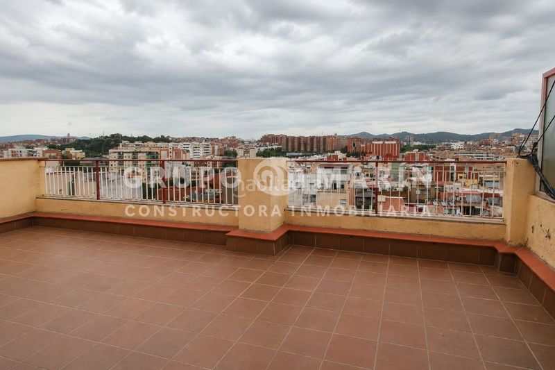 Foto c1eafbdb-7e72-4145-9660-70d6c4d5d0eb. Àtic a Sant Roc Badalona