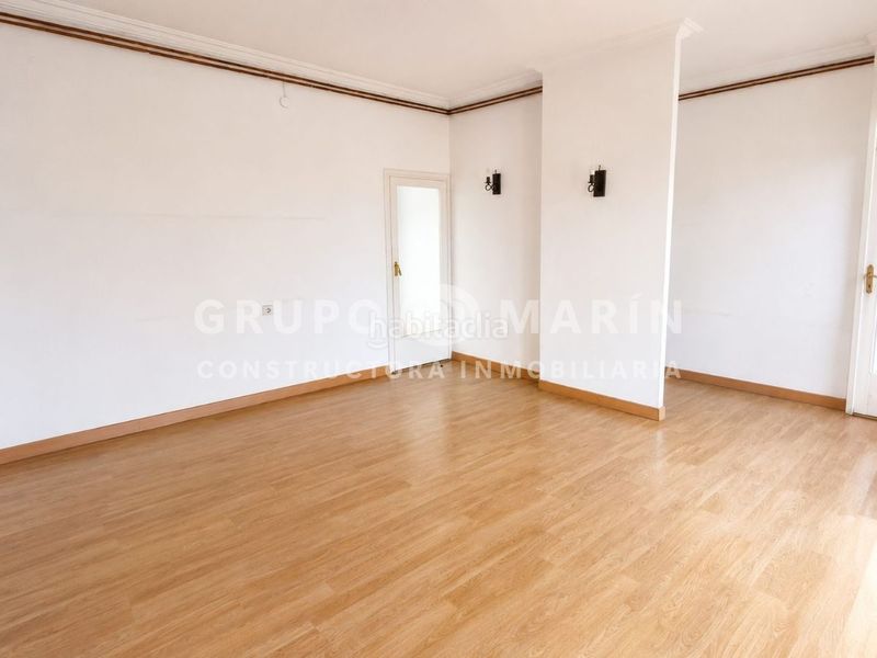 Foto e0923f8e-7324-47d4-b398-596d1e60046f. Àtic a Sant Roc Badalona