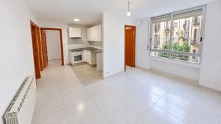 Flat  Carrer d'enric casanovas. Piso  3 habitaciones en verdun, junto a via júlia
