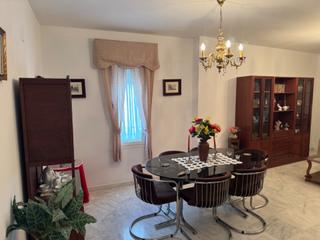 Planta baixa en Ayuntamiento-Barrio Alto. Piso de cuatro dormitorios patio privado