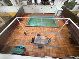 Casa adosada  Calle de la vía férrea 1. Estupenda casa con piscina