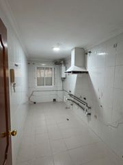 Pis  Avenida calzada duquesa isabel 36. Piso en la calzada sanlucar de barrameda, 4 dormitorios y dos ba