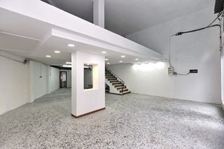 Lloguer Local Comercial a Centre. C/ sant ramon nº 24.  ideal oficina, estética, telefonía, gestor