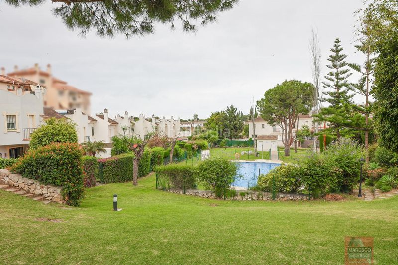 Foto a848bbfb-f83b-4b4a-a8f8-03ef5debea37. Casa adossada amb aparcament piscina a campo de Mijas Mijas