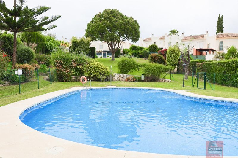 Foto a84a0f9d-9cee-4ac4-aa71-ce263b69b79f. Casa adossada amb aparcament piscina a campo de Mijas Mijas