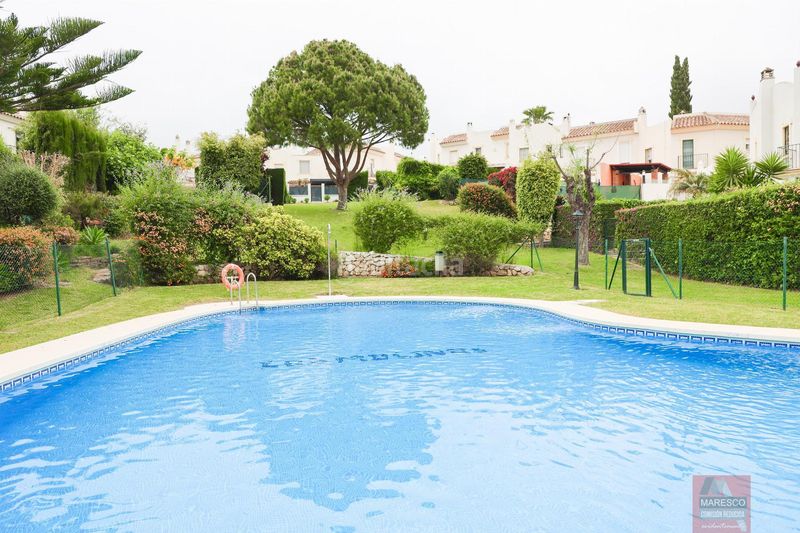 Foto d93cdc40-2549-44c0-8fc8-d0481ca9b1ee. Casa adossada amb aparcament piscina a campo de Mijas Mijas