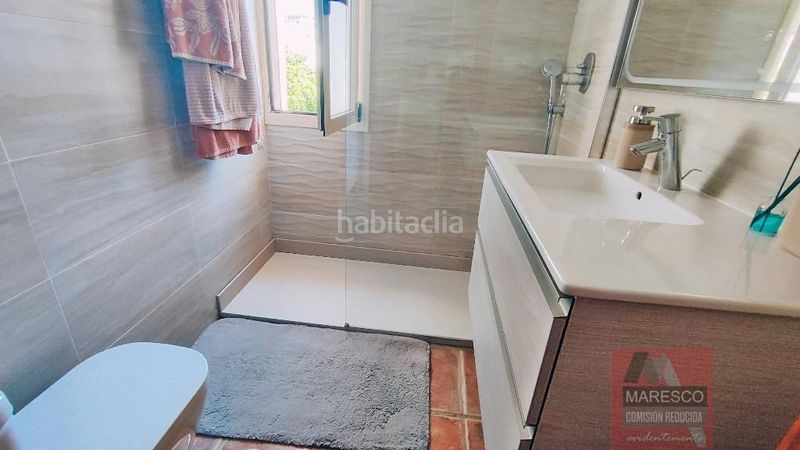 Foto a73f0b0b-b745-410a-a8b0-bf711b6bda37. Casa adossada amb aparcament piscina a Los Ríos Mijas