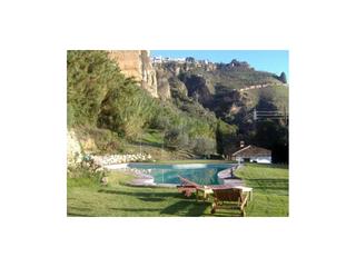 Édifice à San Rafael. Alojamiento rural 3 casas, piscina, vistas al tajo