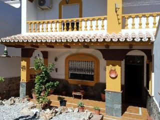 Chalet en Burgo (El). Chalet 4 dormitorios, jard�n, terrazas, piscina y garaje