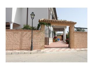 Chalet in Cuevas del Becerro. Magnífico chalet con huerto y jardín