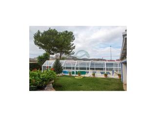 Xalet a Cuevas del Becerro. Villa 318, 40 m2, jardín, piscina cubierta, garaje