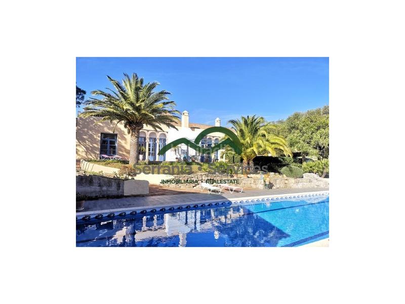 Foto 4a474638-7d6a-4695-b5b0-2ec2ee592fcb. Casa  de campo 7 dormitoriospiscina casa huespedes16 has en Gaucín