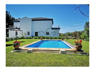 Casa a Arriate. Finca rústica 30.000 m2 parcela, piscina y nave