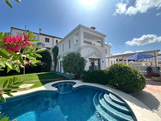 Maison en Casco Histrico. Casa espectacular, apartamento, pool, garaje