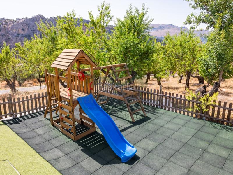 Foto abc07a62-8d73-4aa0-9d00-301da70c2625. Geschäftsraum in Montejaque