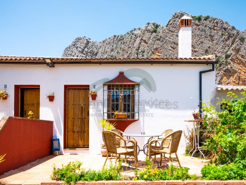 Foto eb9f09b7-dd0a-4da4-aa72-d7be03ba3818. Geschäftsraum in Montejaque