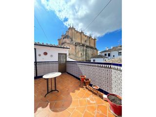 Casa  Calle gonzalez campos. Amplia vivienda de 126m con terraza en el casco hist�rico de ron